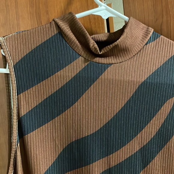 Tiger Print Mock Neck Midi Dress - Picture 6 of 10